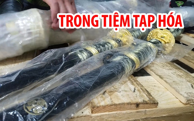 Kho “hàng nóng” khủng trong tiệm tạp hóa