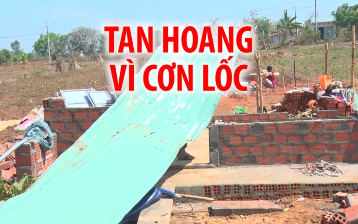 Hàng trăm ngôi nhà tan hoang vì không kịp trở tay trong cơn lốc