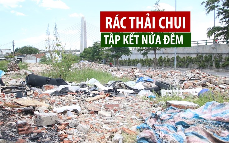 “Tập kết” rác chui lúc nửa đêm, chân cầu thành bãi phế liệu