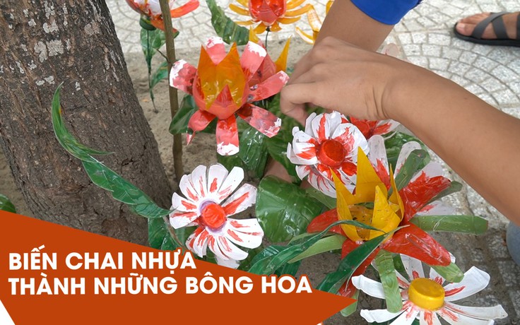 Những chàng trai áo xanh biến chai nhựa thành những bông hoa