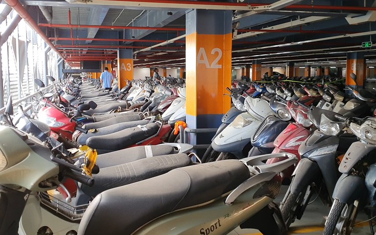 Đau đầu vì hàng trăm xe máy bị bỏ quên ở sân bay Tân Sơn Nhất