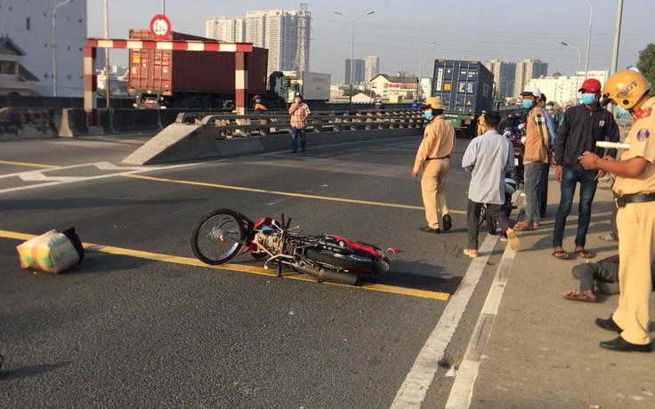 Tai nạn đau lòng dưới chân cầu Phú Mỹ, 1 người chết, 1 người bị thương