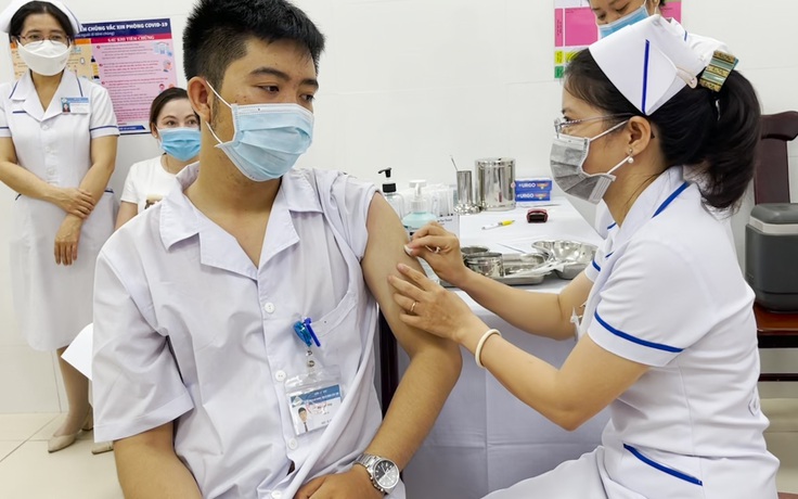 Tiêm vắc xin Covid-19 cho 250 nhân viên y tế tuyến đầu ở Cần Thơ