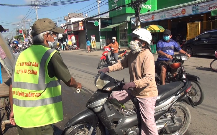 Bất ngờ vì chợ đóng cửa phòng Covid-19: “Về có gì ăn nấy chứ làm sao giờ”