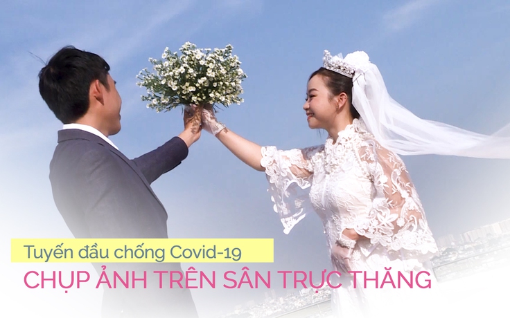 Tuyến đầu chống Covid-19 chụp ảnh cưới tập thể trên sân đậu trực thăng