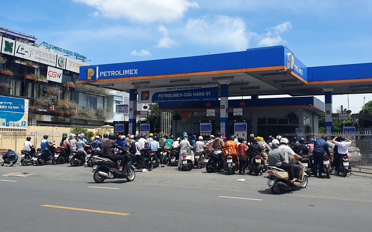 Nhiều cây xăng ở Đồng Nai vẫn đóng cửa, treo bảng hết hàng