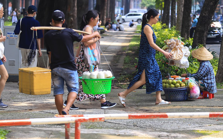 Vụ củ khoai 80.000 đồng: Vì sao nạn ‘chặt chém’ du khách tràn lan? Vụ củ khoai 80.000 đồng: Vì sao nạn ‘chặt chém’ du khách tràn lan?