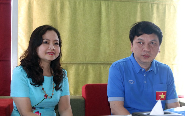 Đại sứ đọc thơ tặng đội tuyển bóng đá Việt Nam