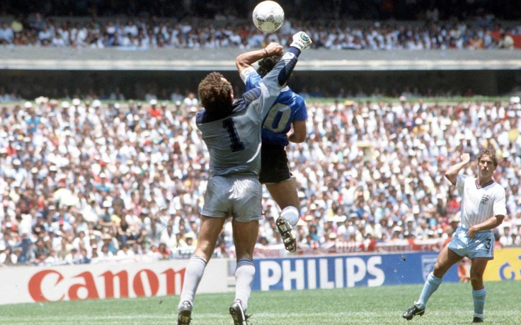 [KÝ ỨC WORLD CUP] 'Cậu bé vàng' Maradona và 'Bàn tay của chúa'