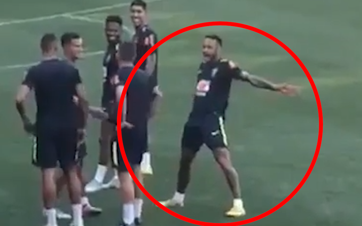 Neymar bất ngờ ăn mừng bàn thắng theo phong cách Ronaldo