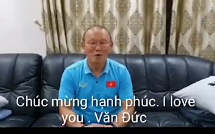HLV Park Hang-seo nói yêu và chúc phúc Phan Văn Đức