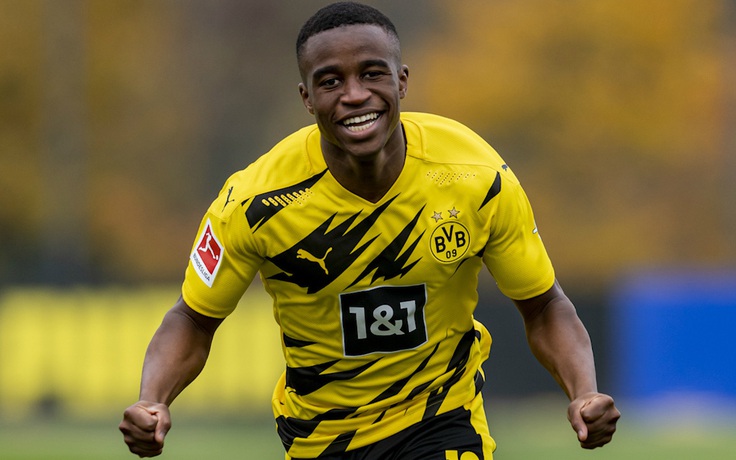 Xem tiền đạo 16 tuổi của Dortmund - Moukoko lập kỷ lục tại Bundesliga