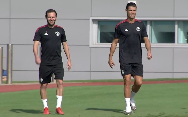 Xem Ronaldo tập ở Carrington, sẵn sàng đá trận Manchester United – Newcastle