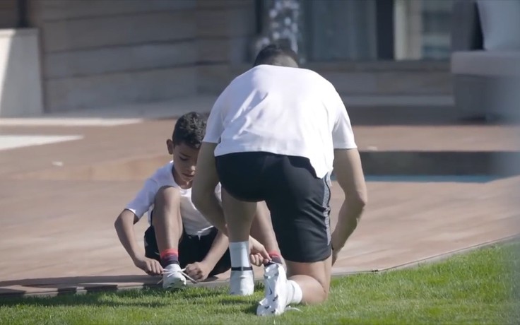 Ronaldo muốn con trai trở thành cầu thủ chuyên nghiệp