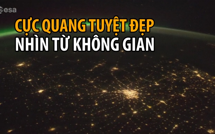 Ngẩn ngơ ngắm dải bắc cực quang xanh huyền diệu từ không gian