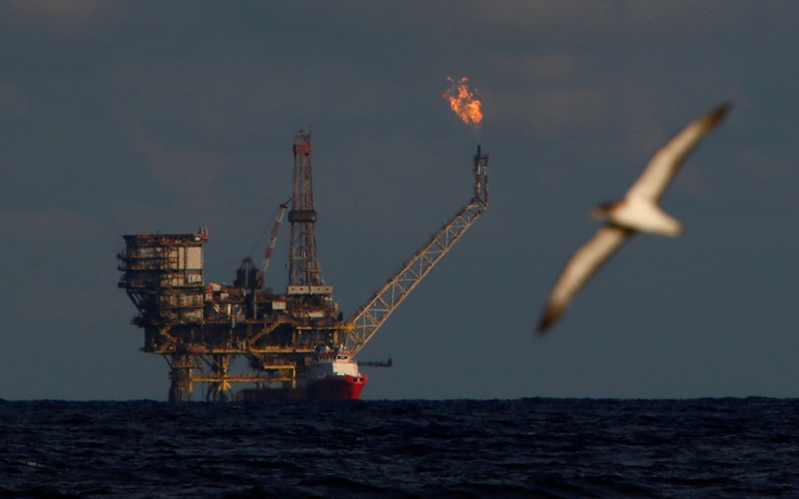 Ả Rập Xê Út trả đũa Nga, giá dầu tuột dốc mạnh