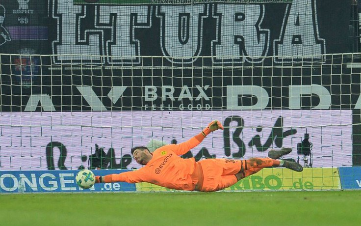 'Bức tường màu vàng' của Dortmund làm nản lòng chân sút Monchengladbach