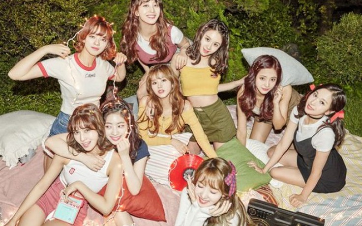 Twice bật mí phong cách “sẵn sàng” selfie trong album mới