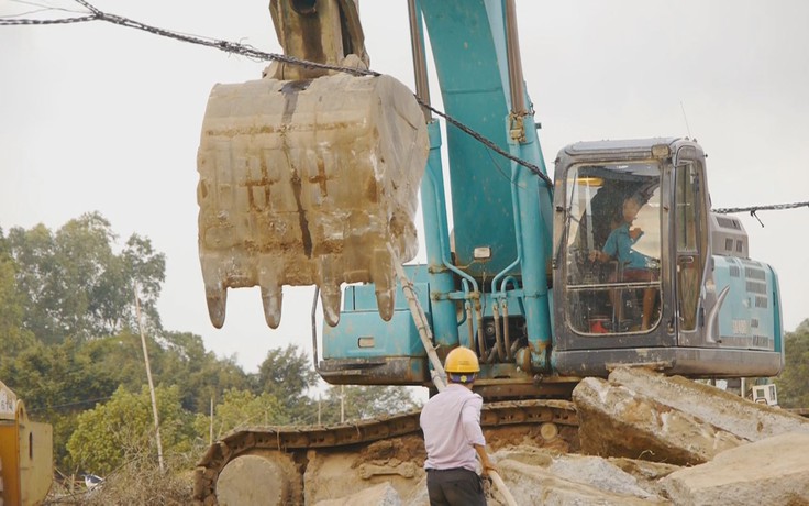 Bị dân cản trở thi công vì làm hỏng công trình dân sinh