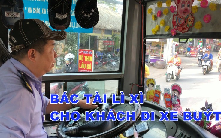 Bác tài hào hiệp đem Tết lên xe buýt