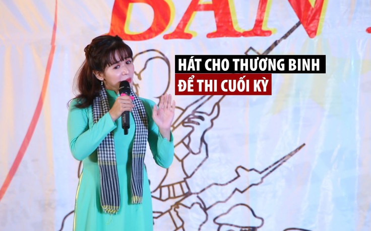 Sinh viên thi cuối kỳ bằng chương trình hát cho thương binh nghe