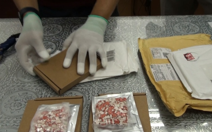 Thu giữ 16 kiện hàng bưu phẩm chứa hơn 18kg ma túy gửi từ châu Âu về TP.HCM
