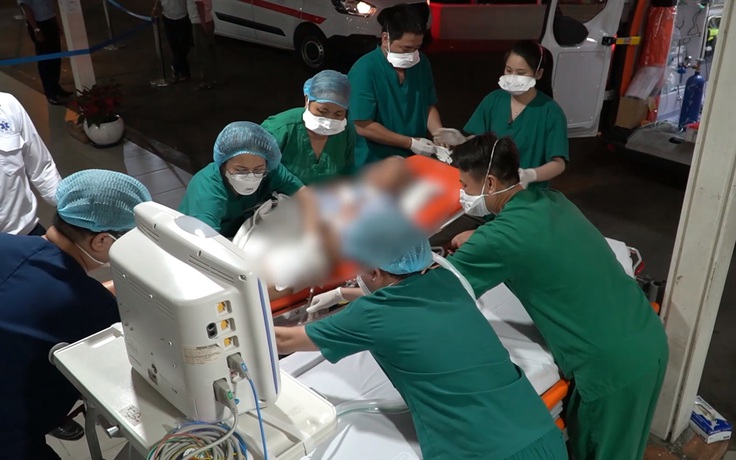 Lọc máu cấp cứu cụ bà từng là bệnh nhân Covid-19 nặng nhất Việt Nam