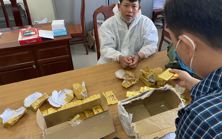 Triệt phá đường dây buôn lậu vàng khủng từ Campuchia về Việt Nam, bắt 2 chủ tiệm vàng