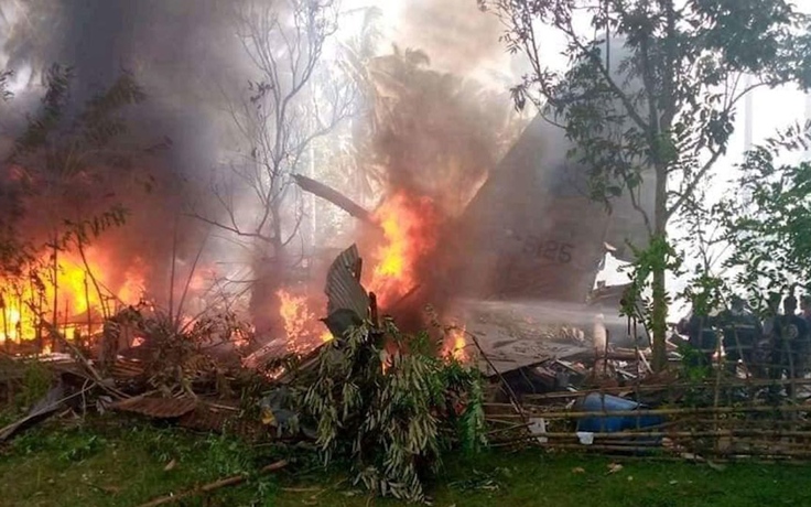 C-130 Philippines rơi: 47 người chết, nhiều người nhảy ra trước khi máy bay chạm đất