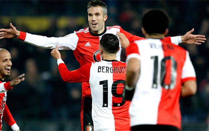 Van Persie lần đầu lập công cho đội bóng cũ Feyenoord