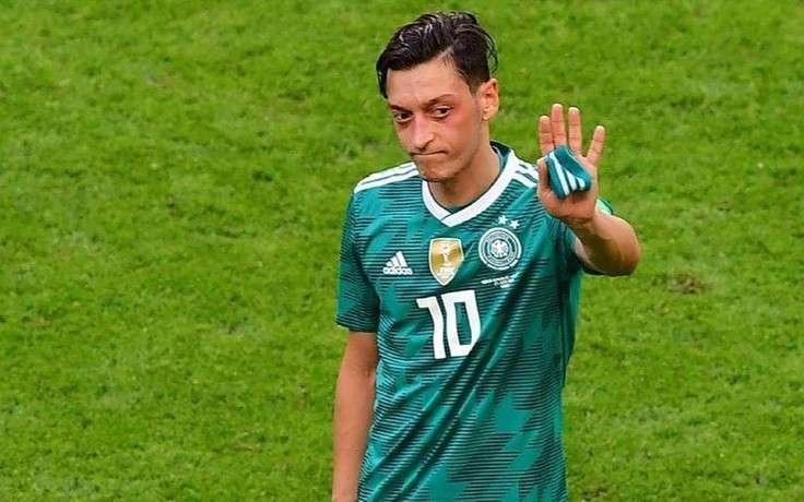 Bị phân biệt đối xử, Mesut Ozil quyết định giã từ đội tuyển Đức