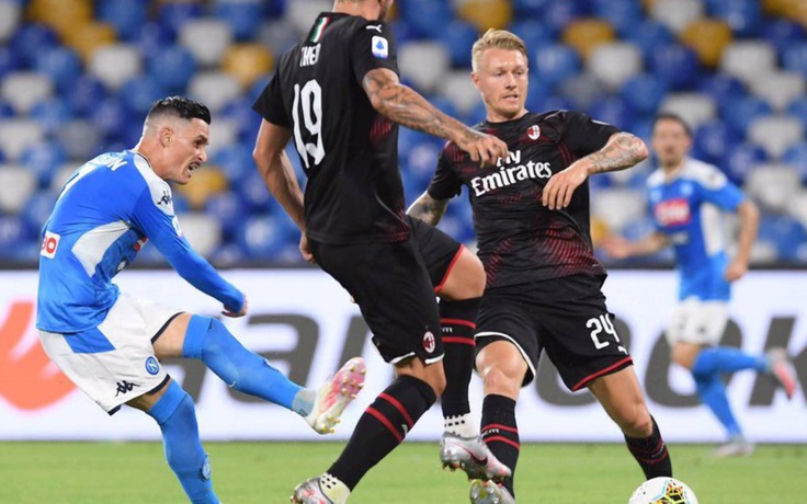Thiếu người, Milan vẫn cầm hòa Napoli trong trận cầu 4 bàn thắng