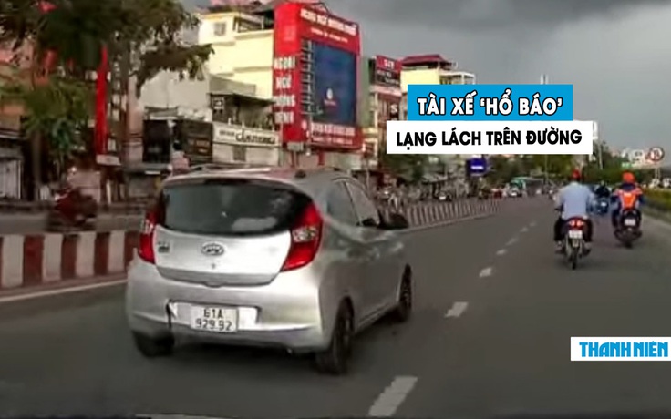 Dân mạng đòi xử phạt tài xế ô tô ‘hổ báo’, cố chèn đường xe khác Dân mạng đòi xử phạt tài xế ô tô ‘hổ báo’, cố chèn đường xe khác