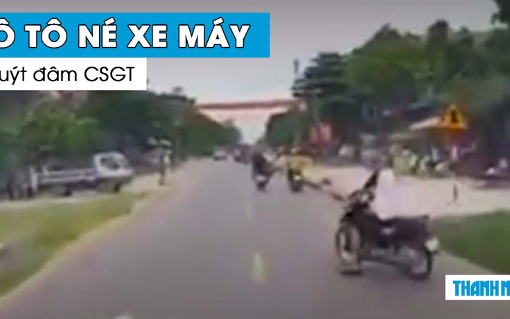 Tránh xe máy quay đầu ‘né chốt’, ô tô suýt đâm CSGT