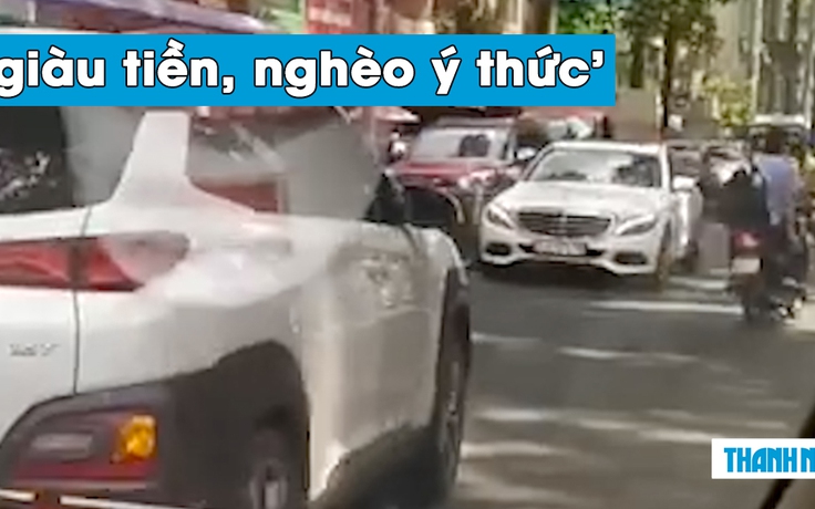 Lái xe Mercedes chạy ngược chiều bị chỉ trích ‘giàu tiền, nghèo ý thức’