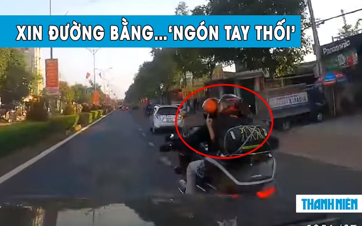 Dân mạng phẫn nộ phượt thủ giơ ‘ngón tay thối’ đòi ô tô nhường đường