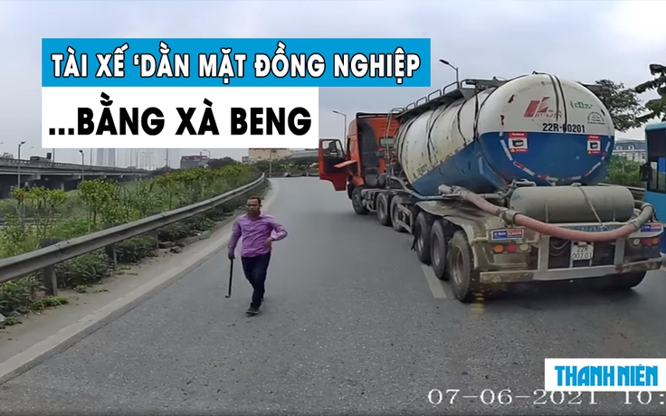 Tài xế xe bồn chặn đầu ô tô khác, định giải quyết mâu thuẫn bằng… xà beng