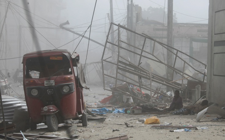Ít nhất 100 người chết trong vụ nổ bom bên ngoài Bộ Giáo dục Somalia