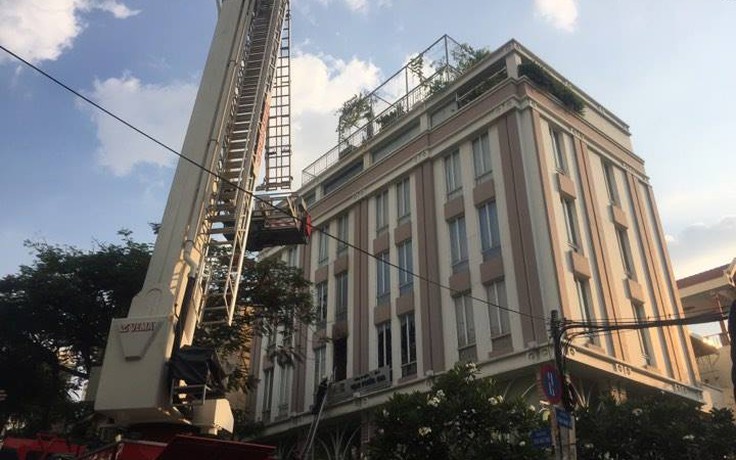Cháy nhà trên đường Trần Khánh Dư, 10 người kẹt trong ngôi nhà 4 tầng