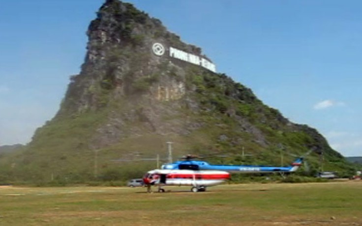 Trực thăng chở đoàn làm phim ABC về Phong Nha