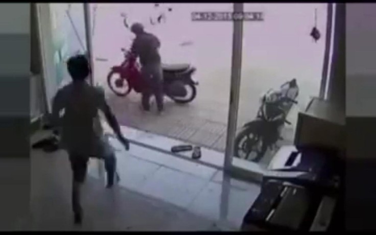 [VIDEO] Muôn kiểu bẻ khóa trộm SH, xe máy ngoài đường