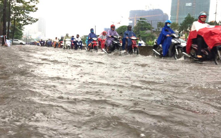 Mưa to ngập nước, người Sài Gòn cần phải biết 'sống chung'!