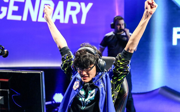 CKTG mùa 2015: Yoe Flash Wolves chạy nước rút, CLG hụt hơi.