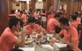 'Soi' bữa trưa nhiều đạm của U.19 Việt Nam