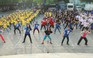 Á hậu Hoàng Anh 'rủ' Running Man nhảy flashmob