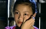 Giọt nước mắt của bé gái 14 tuổi mồ côi cha mẹ vì HIV