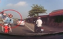 [VIDEO] Pha thoát chết may mắn của hai người đi xe máy liều mạng