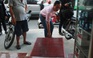 'Giành lại vỉa hè', thợ Sài Gòn kiếm tiền triệu/ngày từ bậc tam cấp ngầm