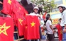 Người Sài Gòn nườm nượp mua sẵn cờ, áo đỏ cổ vũ U.23 Việt Nam