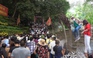 Chôn chân trên đường lên Đền Hùng, nhiều người nhảy tường bỏ cuộc